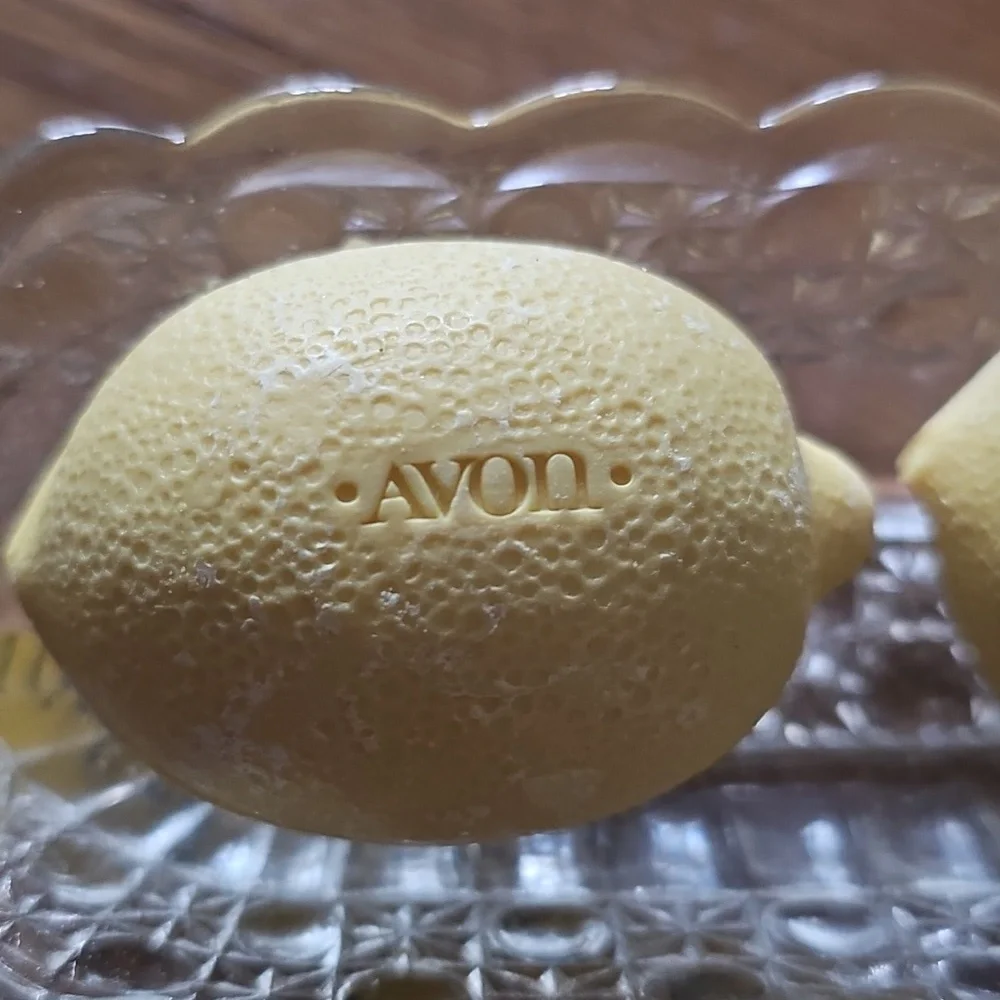 Avon Dish & Soaps Vintage Scalloped Crystal Soap Dish with 3 Lemon Soaps